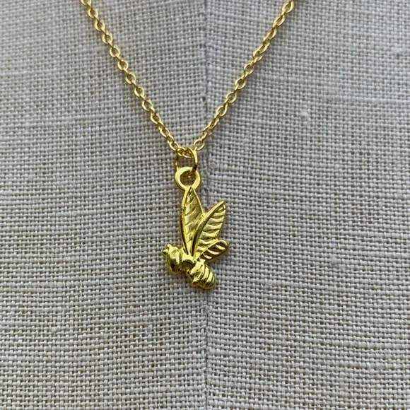 NWT Sterling Silver Plated Chain & Bee Alloy Metal Charm Necklace - Picture 8 of 10